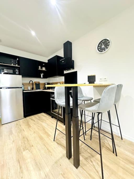 Jungle Appartement Avec Terrasse Laon Extérieur photo