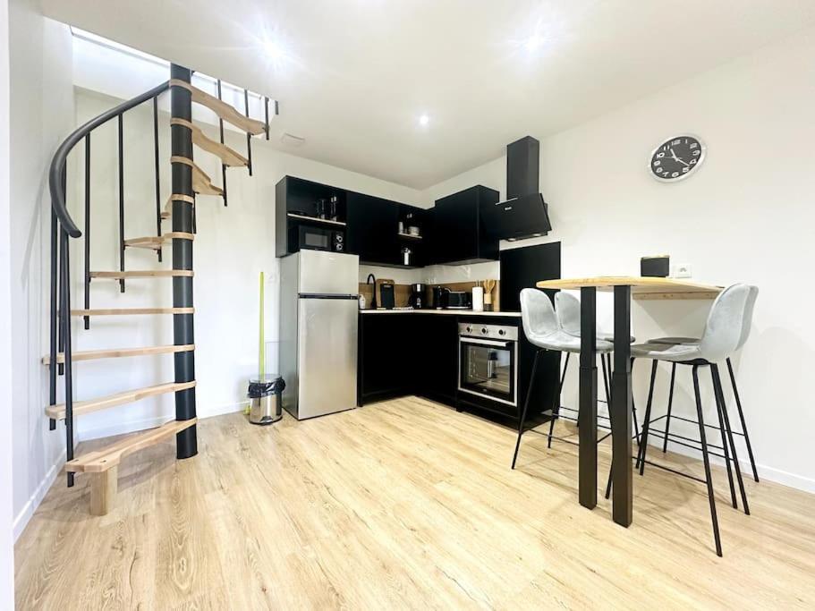 Jungle Appartement Avec Terrasse Laon Extérieur photo